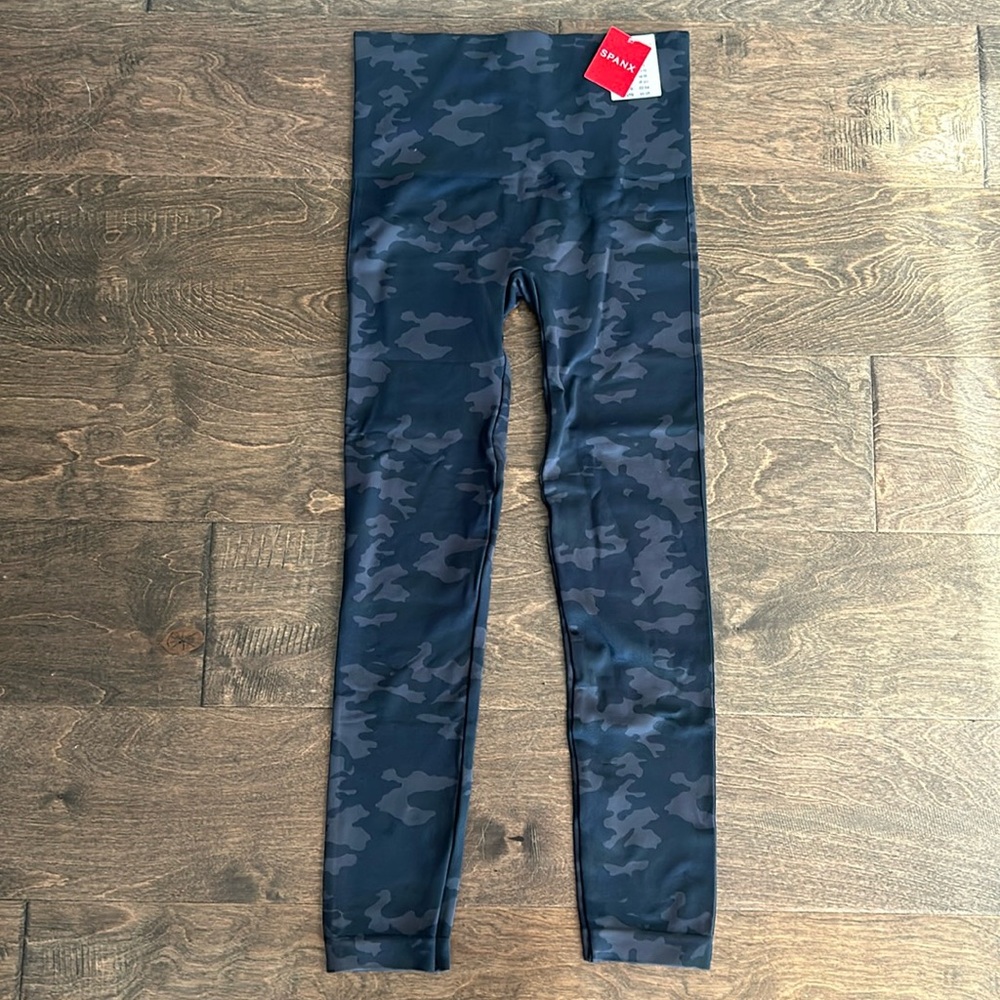 SPANX seamless leggings!